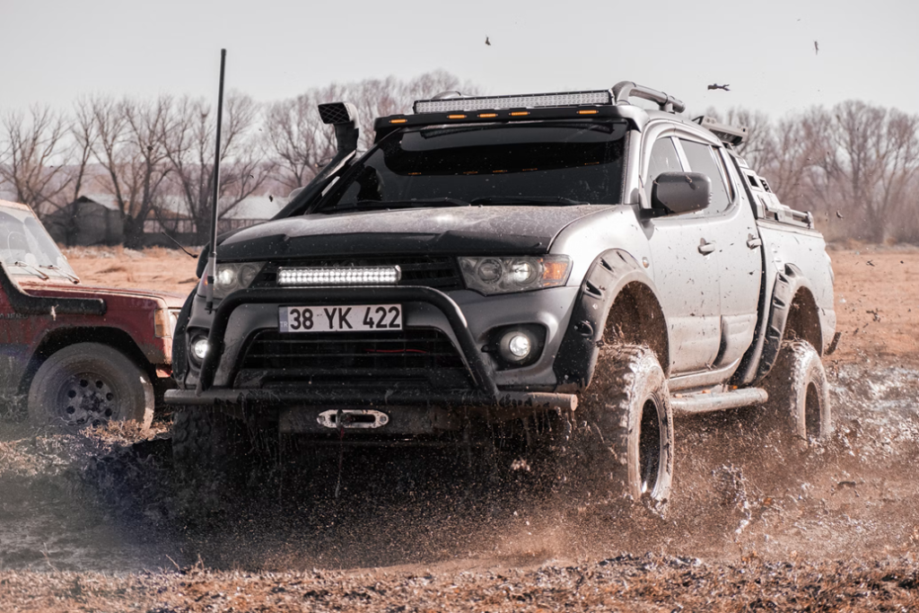 Professional mitsubishi wreckers melbourne salvage truck