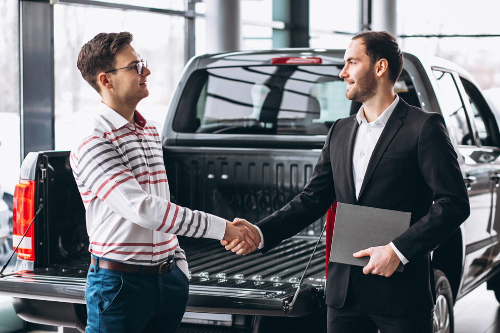 Professional buyer explaining how to sell a car fast in melbourne safely