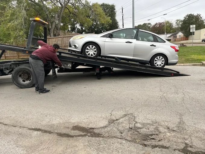 Professional tow truck loading a vehicle for our auction for crashed cars alternative service